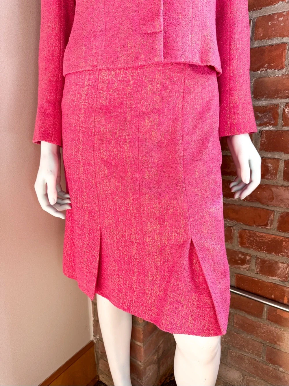 Vintage Chanel Fuchsia & Gold Metallic Skirt Suit | 2001 Cruise Collection